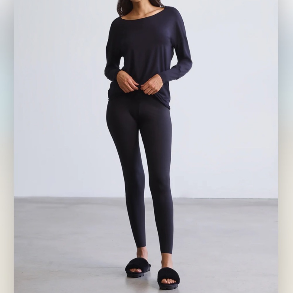 COMMANDO
Butter stretch-modal jersey top and leggings set